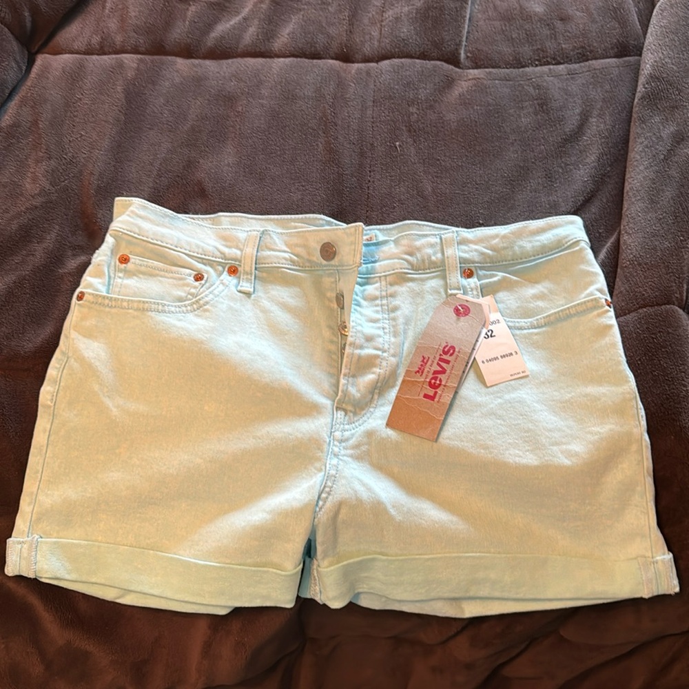 NWT Levi's Wedgie Short Size 32 Light Wash Aqua Denim Button-Fly & Cuffed
